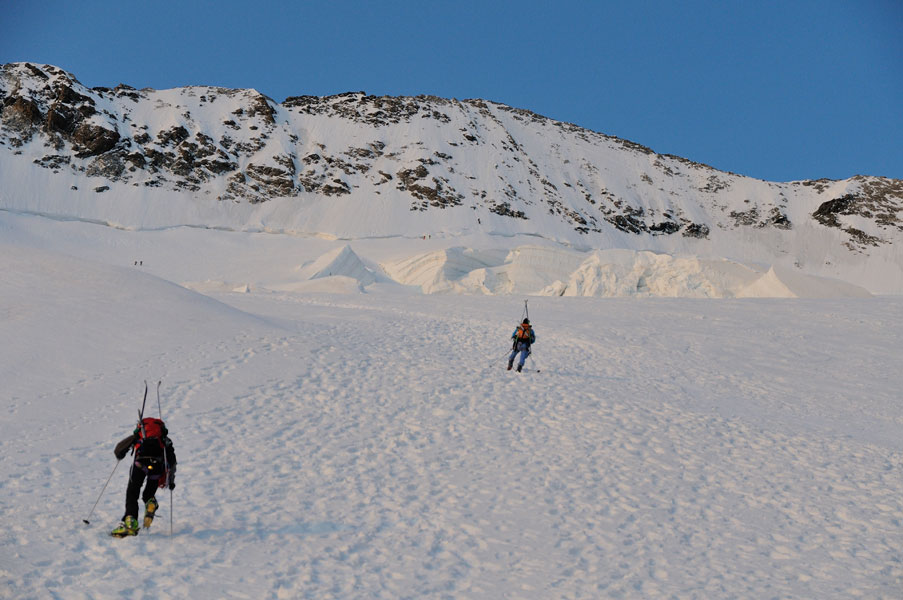 Dôme des Ecrins : Je rejoins les deux seuls skieurs du jour