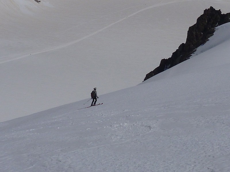 descente tranquille : Du sommet on va à la Brèche des Ecrins sur neige dure à timidement transfo