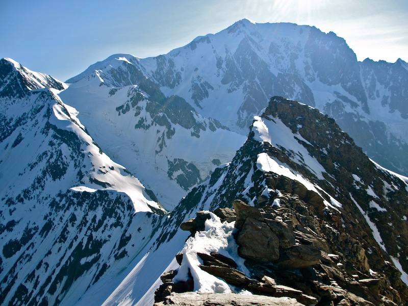 Mont Blanc : L'aiguille de Bionnassay et le Mont Blanc.