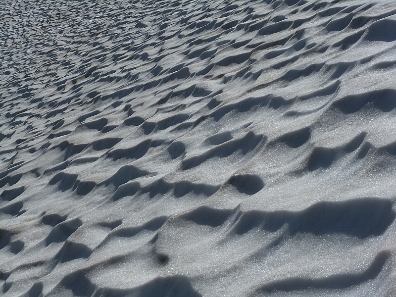 #14 Sous le sommet : Neige encore relativement dure ! Sous le sommet : Neige encore relativement dure !