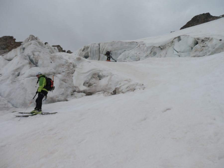 #16 Descente : Le ciel s Descente : Le ciel s'est couvert, nous redescendons