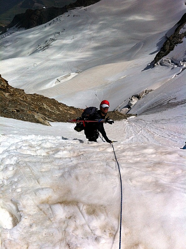 #12 Rafik : 1ere descente encordé, la prochaine fois à skis en venant à peine plus tôt dans la saison pour sécuriser Rafik : 1ere descente encordé, la prochaine fois à skis en venant à peine plus tôt dans la saison pour sécuriser