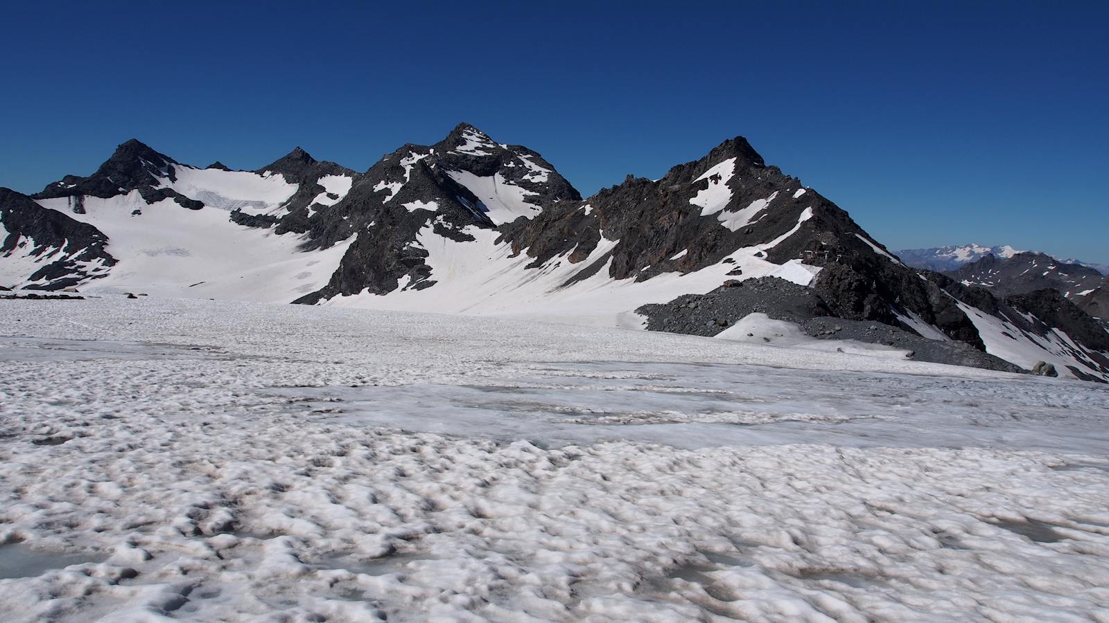 Glacier de Chavière : La glace n'est jamais très loin.