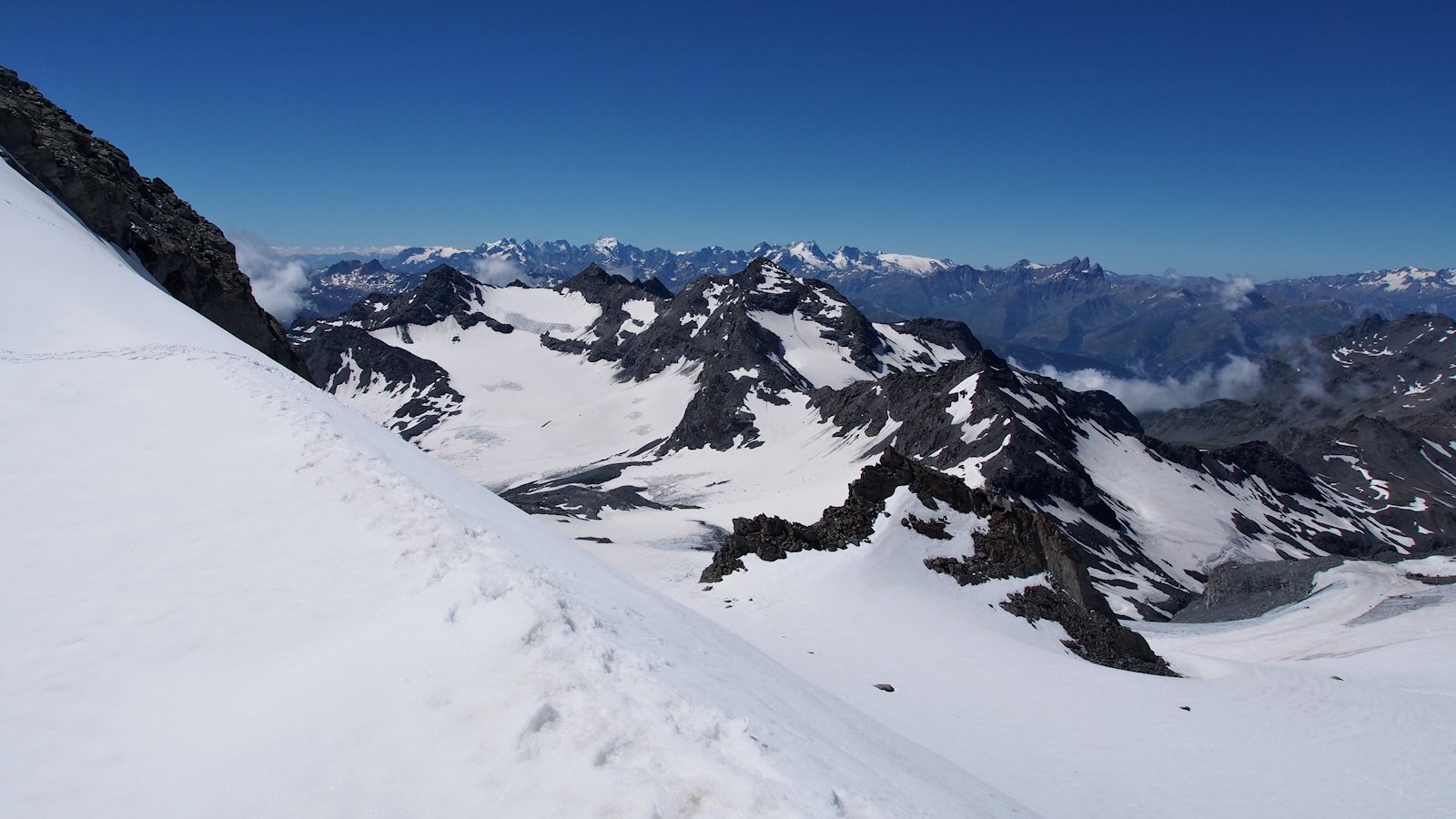 Col de Gébroulaz : Après avoir parcouru le glacier encore bien bouché.