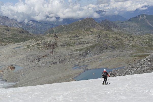 #11 Contrastes : le petit trait blanc au fond c Contrastes : le petit trait blanc au fond c'est la piste, et ça ça fait mal..