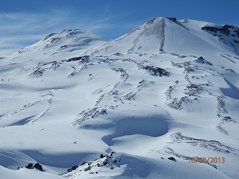 Sommet : Avec vue sur la volcan Chillan Nuevo (3186) à gauche et le Viejo (3122m) à droite
