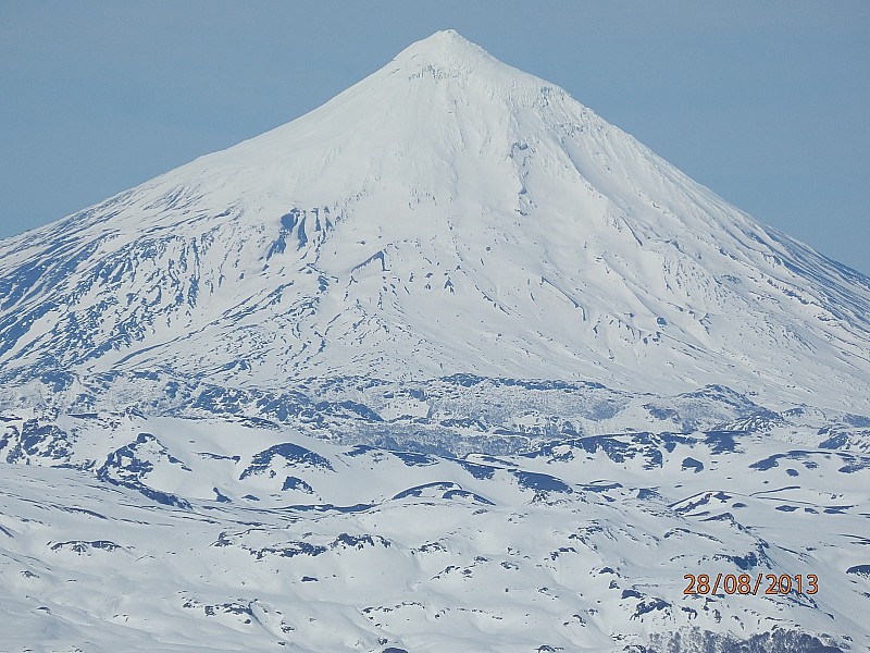 Le magnifique volcan Lanin et : ses 3776m à faire sur 2 jours mais cette année, le bas est peu enneigé (nous sommes allés voir)