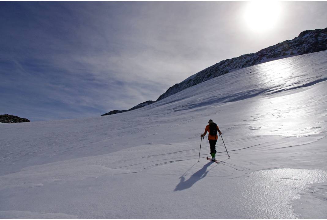 #2 Sous Francesetti : Des couleurs cendrées sur la glacier et dans un soleil un peu voilé.... par le vent d Sous Francesetti : Des couleurs cendrées sur la glacier et dans un soleil un peu voilé.... par le vent d'altitude