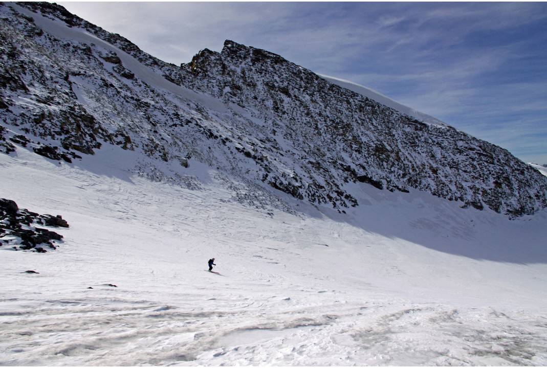#9 Combe poudreuse : Une petite combe sous la face N de la Pointe Francesetti, garde une fine pellicule de poudre... c Combe poudreuse : Une petite combe sous la face N de la Pointe Francesetti, garde une fine pellicule de poudre... c'est pas encore de la profonde cependant!