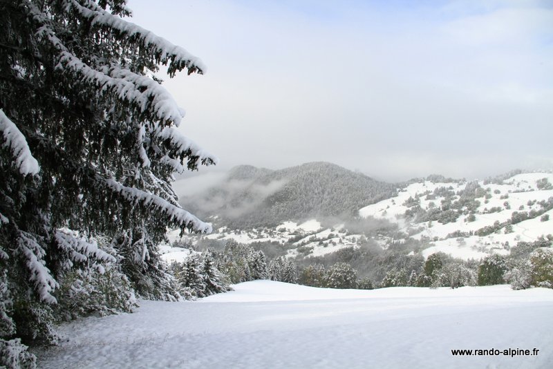 Ski loisir d'octobre : Ski d'octobre loisir sur un terrain soft...