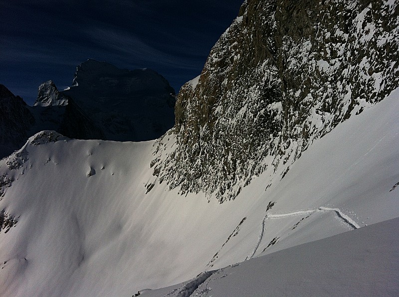 #12 sur fond de barre : whaw sur fond de barre : whaw