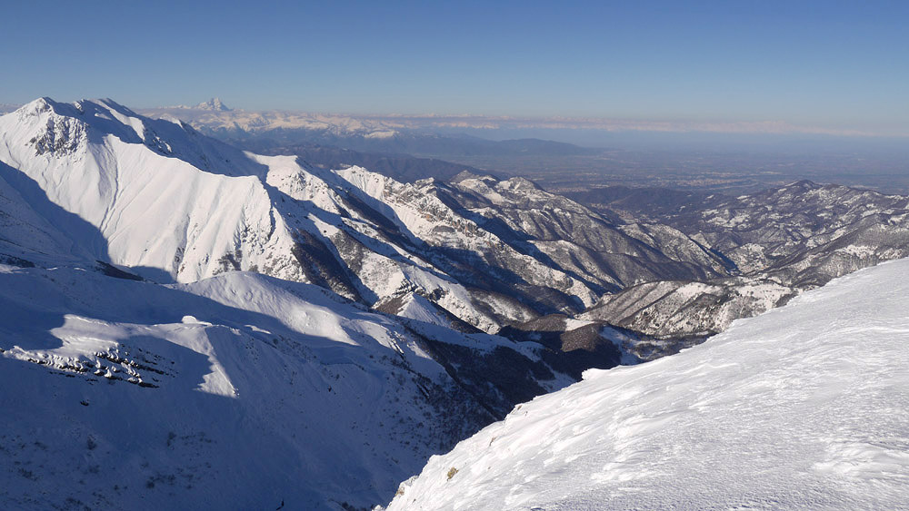 #19 vue magique sur la plaine du po avec en toile de fond le Viso et le Mt Rose à dr. vue magique sur la plaine du po avec en toile de fond le Viso et le Mt Rose à dr.