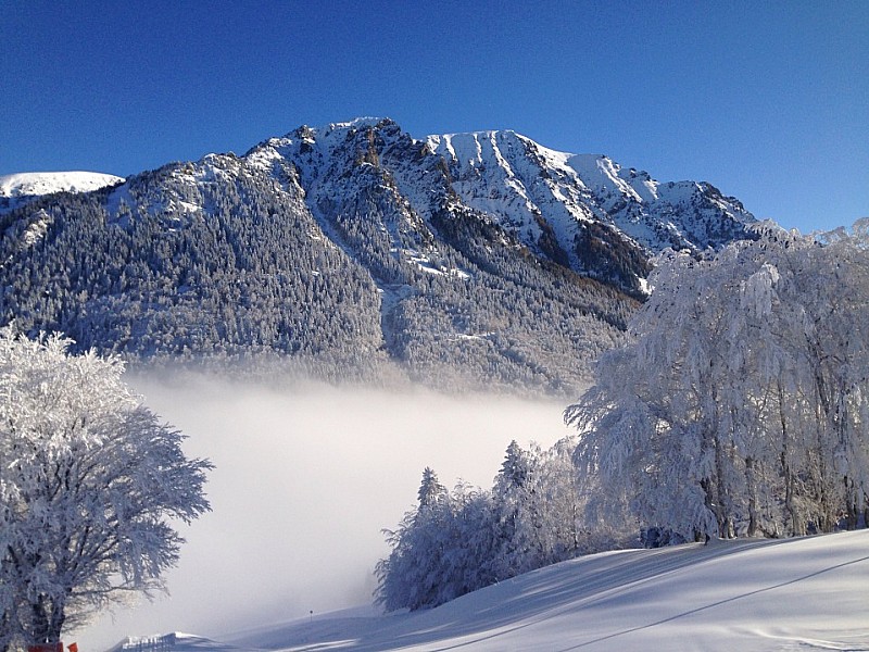 #4 Limite du brouillard : Vue sur la Mort et le Taillefer Limite du brouillard : Vue sur la Mort et le Taillefer