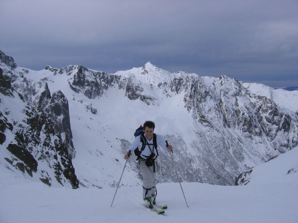 #1 Rocher d Rocher d'Arguille : Thomas sur fond de Mouchillon, bien sec
