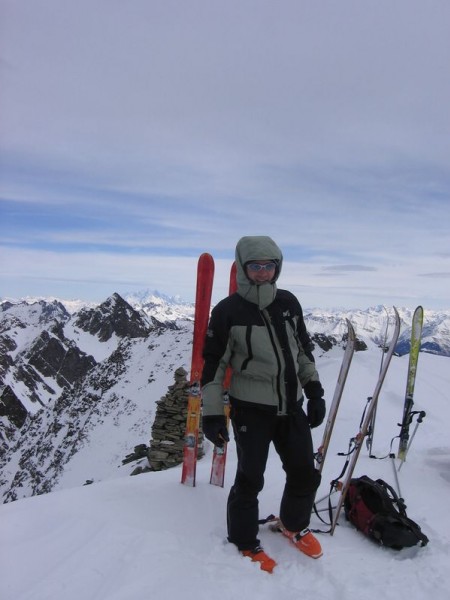 #3 Rocher d Rocher d'Arguille : Pierre au sommet sur fond de beau temps au nord