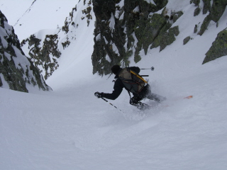 #10 premier virages : le debut de la descente sera un peu tendue grosse pente quand meme mais la neige nous sauve premier virages : le debut de la descente sera un peu tendue grosse pente quand meme mais la neige nous sauve