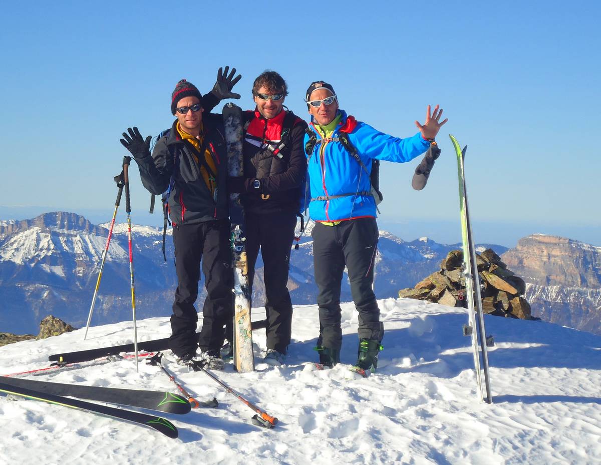 #1 Bédina : 1er sommet : trio de Gd Chelemards sur fond de Chartreuse. 15 comme le nombre de mois consécutifs. Bédina : 1er sommet : trio de Gd Chelemards sur fond de Chartreuse. 15 comme le nombre de mois consécutifs.