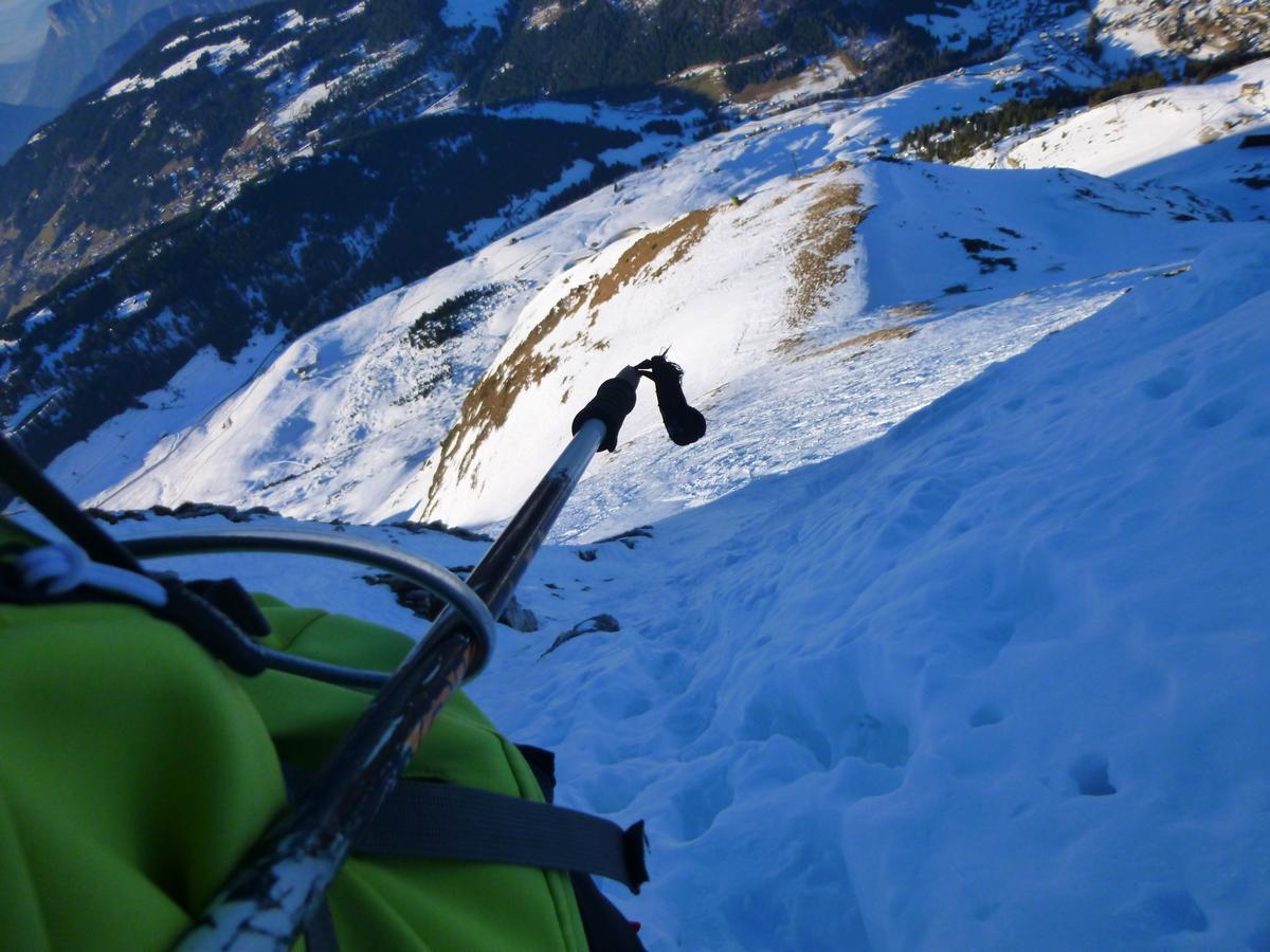 #3 Merdassier : Coup de retro : petit couloir à 40° sous le sommet en assez bonne condition de neige mais crampons obligatoires. Merdassier : Coup de retro : petit couloir à 40° sous le sommet en assez bonne condition de neige mais crampons obligatoires.