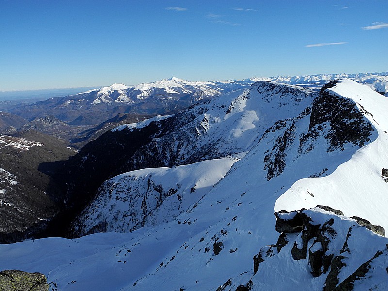 Versant Nord-Est : Massif de Tabe au fond