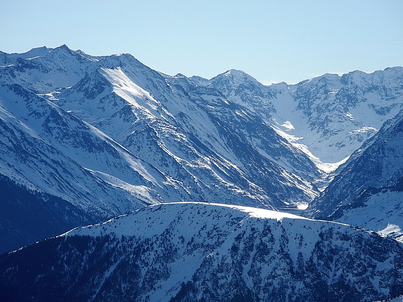 Paysage : Barrage de Soulcem et l'on aperçoit la vallée des étangs du Picot