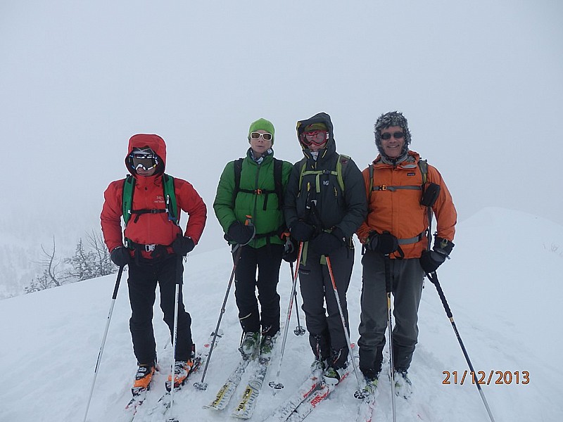 Le groupe des 4 au sommet : avant d'attaquer la descente