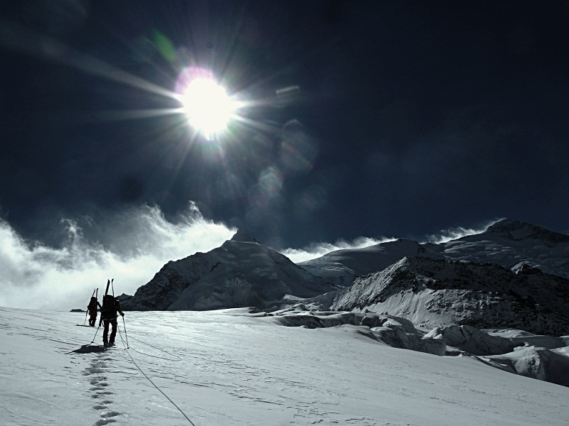 Montée au Liz Himal : Le glacier est peu crevassé dans la 1ère partie, bien plus dans la 2ème partie