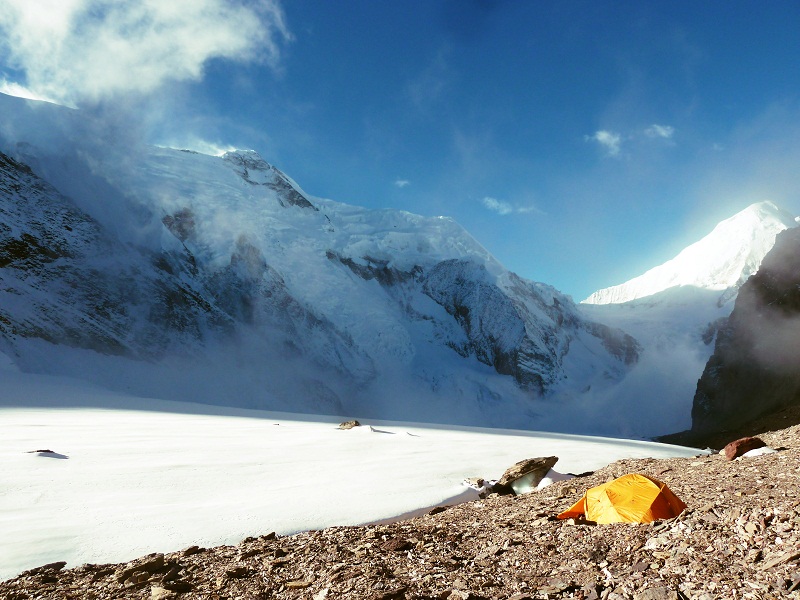 #9 C1 - 5400m : Saipal - plage, aussi appelé Red Roc Camp C1 - 5400m : Saipal - plage, aussi appelé Red Roc Camp