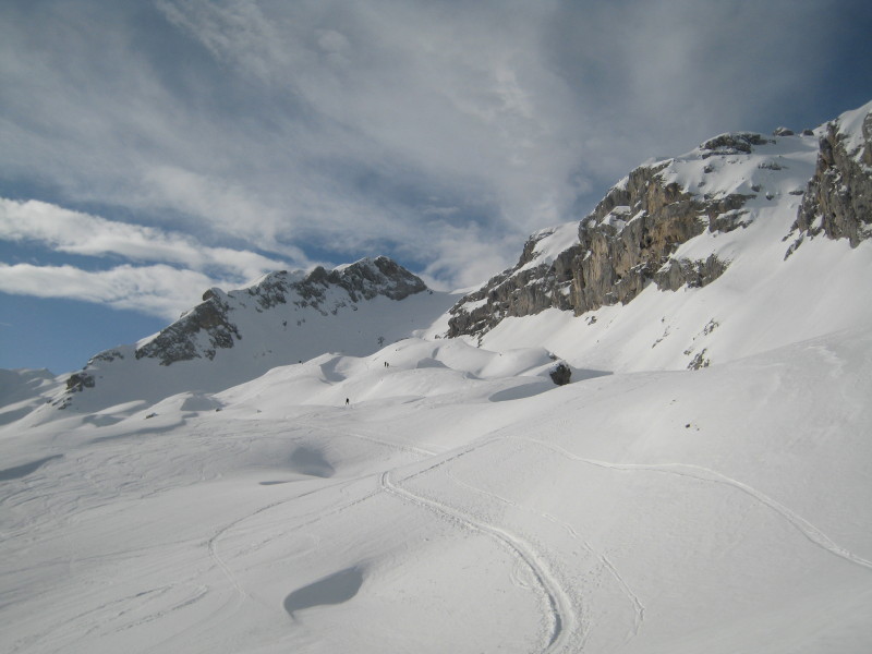 #3 la jolie montée : au fond le couloir final avant la traversée la jolie montée : au fond le couloir final avant la traversée