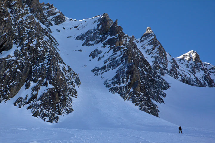 #2 Couloir NE : Au pied du couloir. Couloir NE : Au pied du couloir.