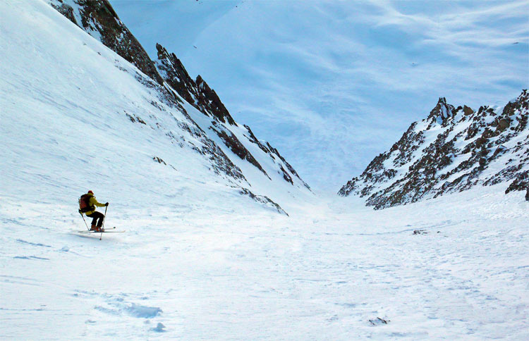 Couloir NE : Pïerre dans la partie centrale.