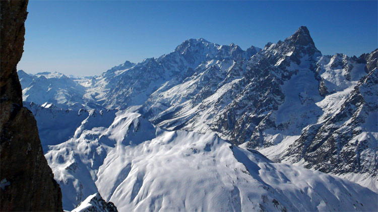 #4 Val Ferret : Vue sur le val Ferret Italien et le massif du Mt Blanc. Val Ferret : Vue sur le val Ferret Italien et le massif du Mt Blanc.