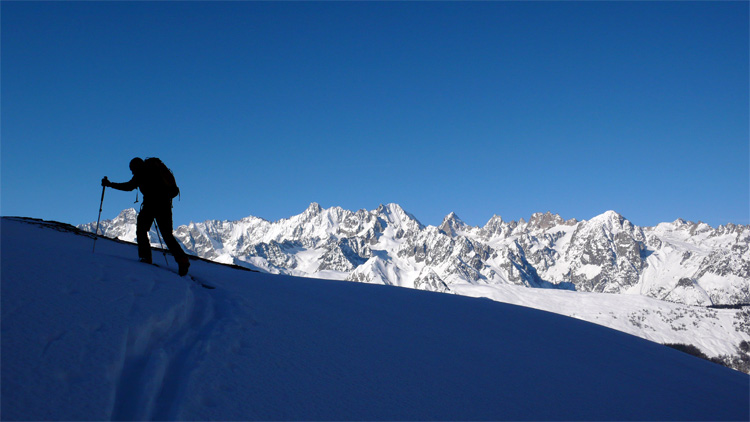 Vallon de Boveire : Au loin le massif du Mt Blanc.