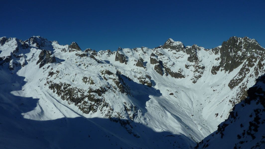 #6 Vers Puy Gris : on voit El-Manu et Oli sur l Vers Puy Gris : on voit El-Manu et Oli sur l'arete !!