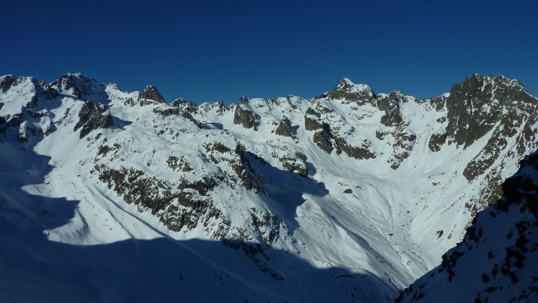 Vers Puy Gris : on voit El-Manu et Oli sur l'arete !!