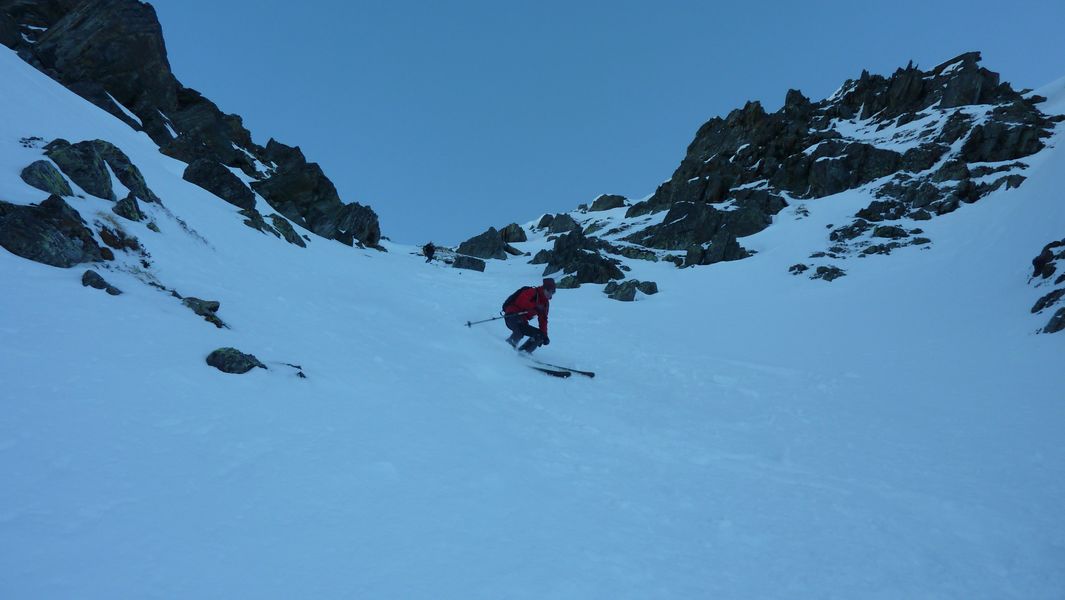 Couloir NW : le haut est en bonne neige