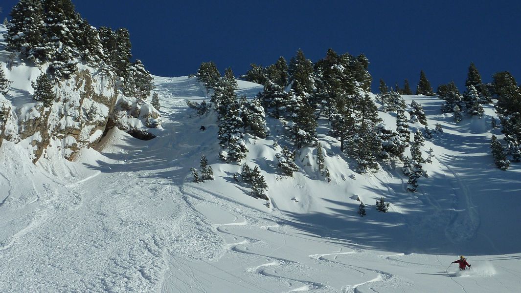 #24 couloir SW variante : une variante pour rejoindre les hauts plateaux. On a bien fait couler... couloir SW variante : une variante pour rejoindre les hauts plateaux. On a bien fait couler...