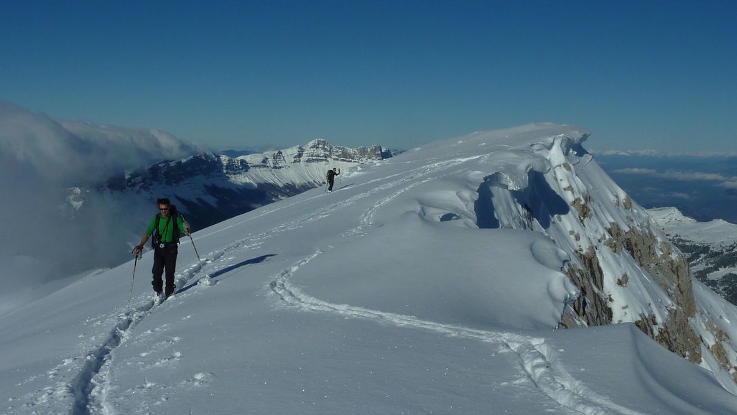 Sommet : derniers metres en longeant les corniches