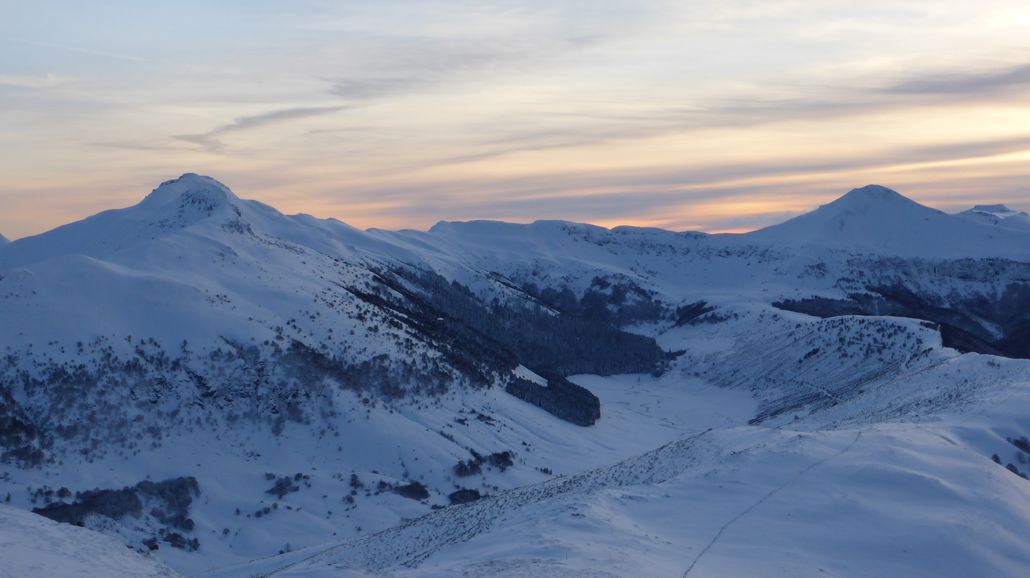 Vallée glaciaire : L'Impradine dominée par le Puy de Peyre Arse et le Puy Mary