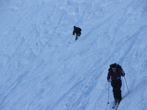 #4 Adri dans le couloir : Je suis en train de rejoindre le Max, alors que les militaires descendent déjà Adri dans le couloir : Je suis en train de rejoindre le Max, alors que les militaires descendent déjà