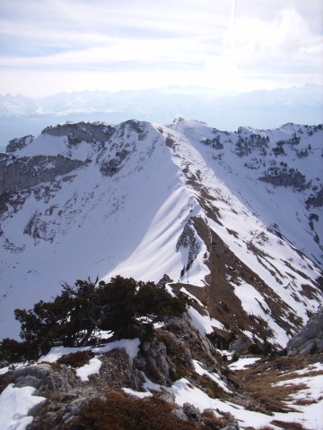 #2 Dome de Bellefond : Arrivée aux Lances, Philippe est tout petit en bas, il remonte le Col de Bellefond Dome de Bellefond : Arrivée aux Lances, Philippe est tout petit en bas, il remonte le Col de Bellefond