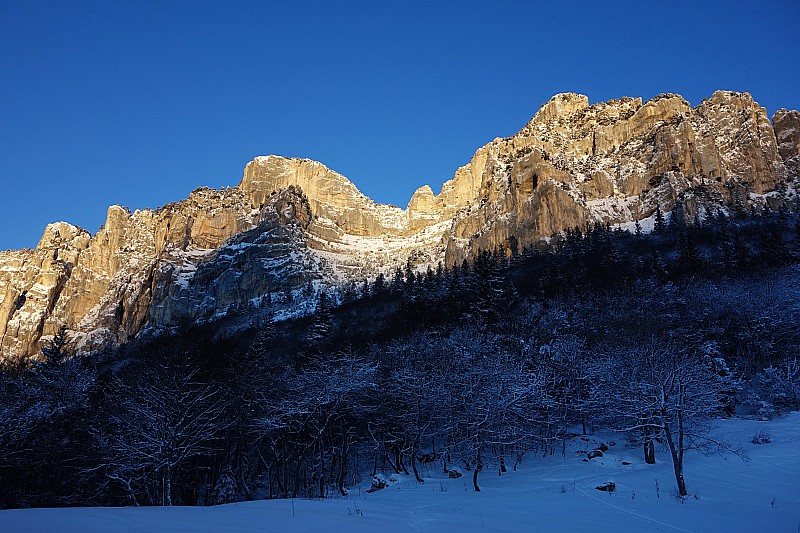 #8 Cirque de l Cirque de l'Aulp du Seuil : Dans les premières lueurs du matin.