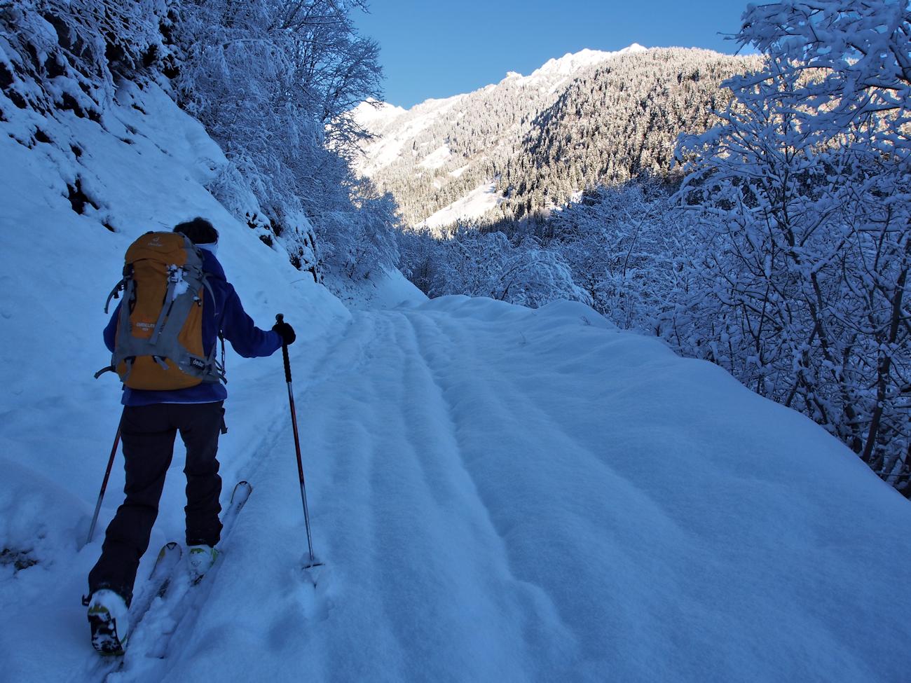 #2 Début de la Combe des Reisses : Florence à la trace. Début de la Combe des Reisses : Florence à la trace.