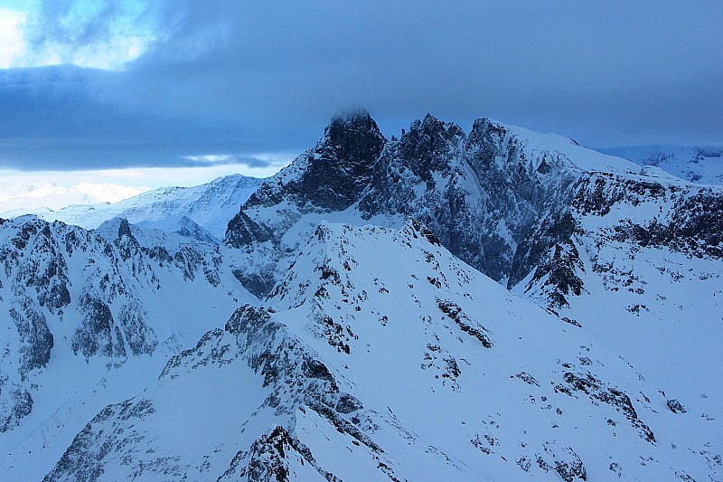 Les géants de Belledonne : Grand Pic - Pic Central et Croix de Belledonne depuis le sommet de la Grande Lance de Domène