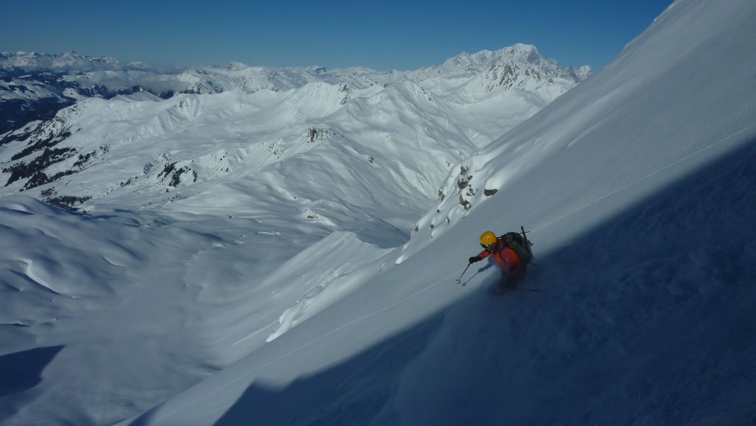 #14 Couloir Nord : grosse neige devant le Mont Blanc Couloir Nord : grosse neige devant le Mont Blanc