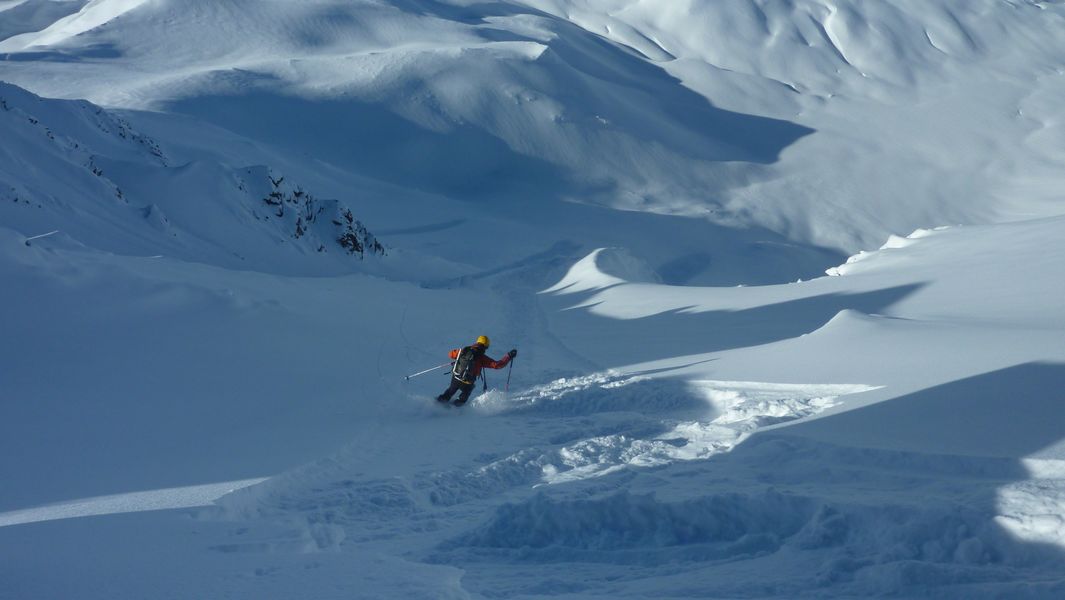 #13 Couloir Nord : grosse poudre pour Yougs mais prudence tout de meme... Couloir Nord : grosse poudre pour Yougs mais prudence tout de meme...
