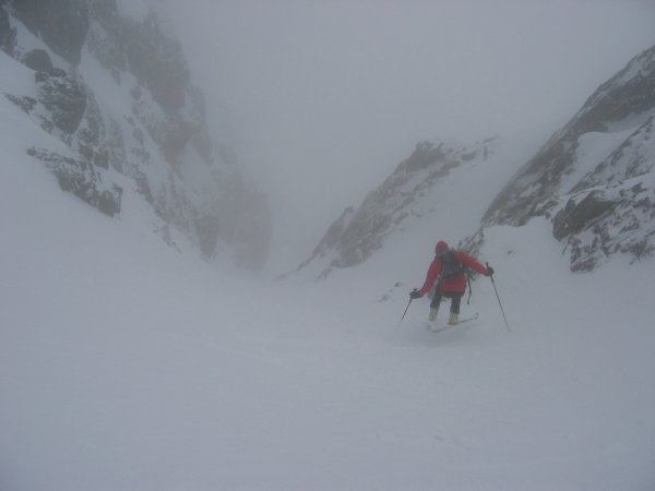#6 Couloir N du Pic de la Pierre : Batman au dessus de l Couloir N du Pic de la Pierre : Batman au dessus de l'étroiture à mi-couloir
