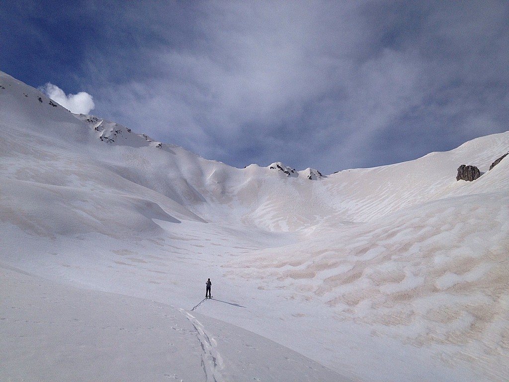 #5 Laura dans la conque : L Laura dans la conque : L'avalanche est partie en face Sud juste au dessous.