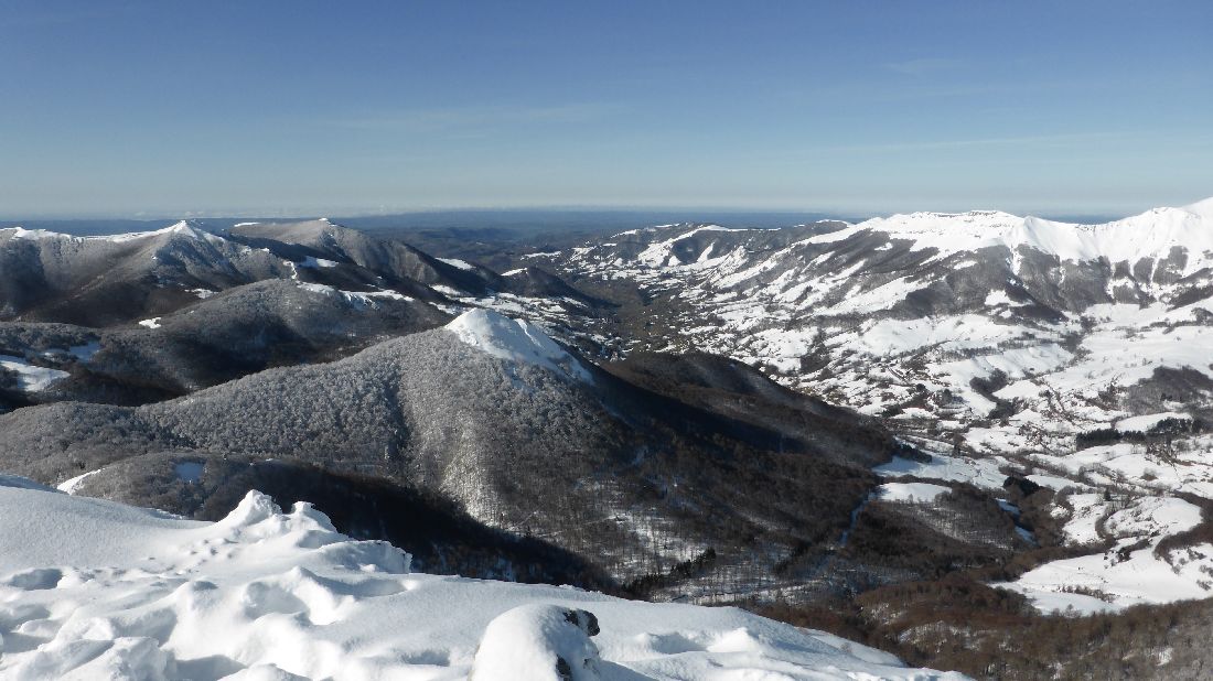 #6 Cantal ouest : D Cantal ouest : D'autres jolis sommets en vue.