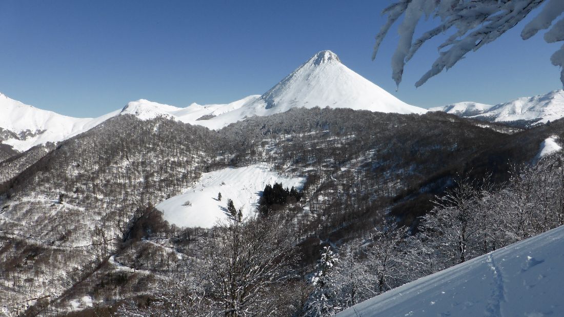 #13 Puy Griou face ouest : Coup d Puy Griou face ouest : Coup d'oeil dans le rétro