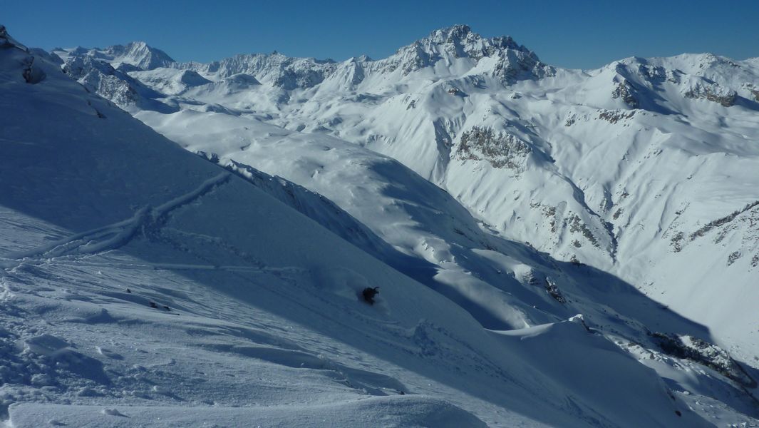 #3 Descente ouest : grosse poudre sur fond d Descente ouest : grosse poudre sur fond d'Aiguille du Fruit